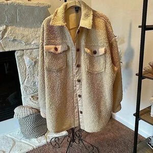 WILD FABLE Sherpa Shacket creme color size medium